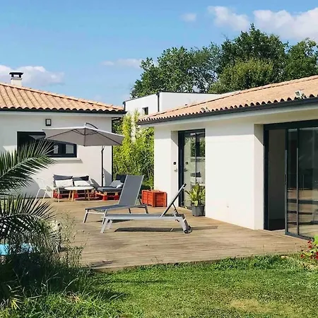 펜션 Avec Piscine Et Jardin Privatifs Le Pian-Médoc